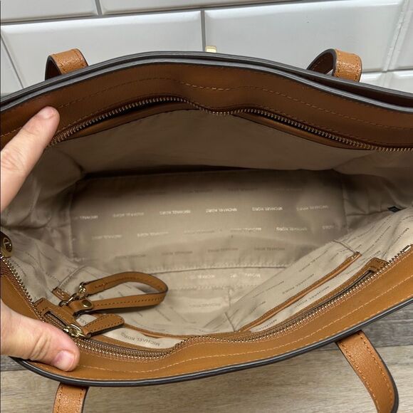 9265 MIchael Kors studded tote bag - Picture 4 of 12